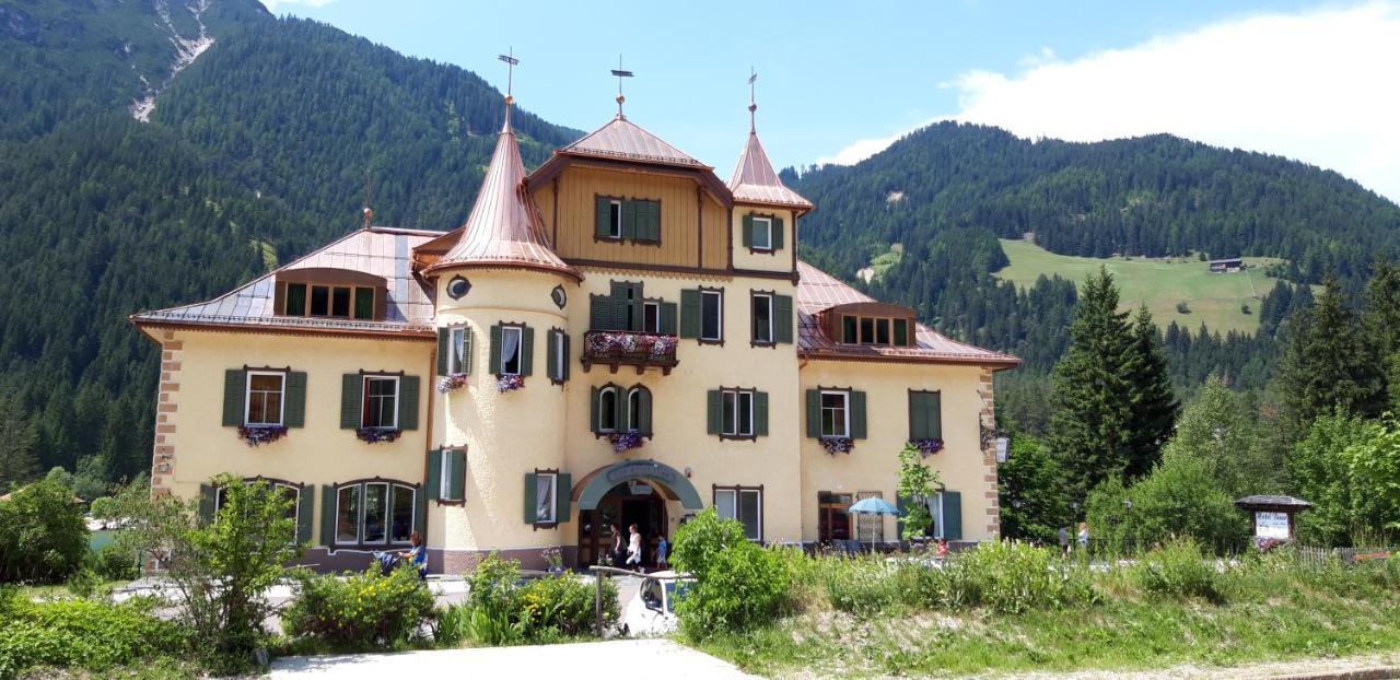 Hotel Baur Am See Dobbiaco Bagian luar foto