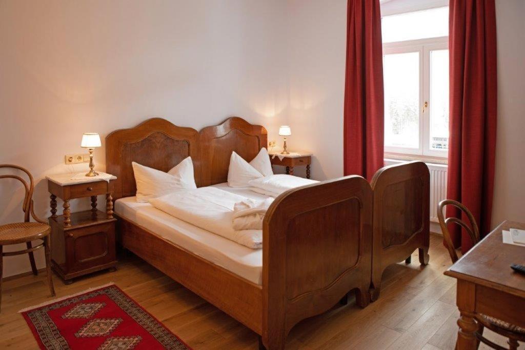 Hotel Baur Am See Dobbiaco Bagian luar foto