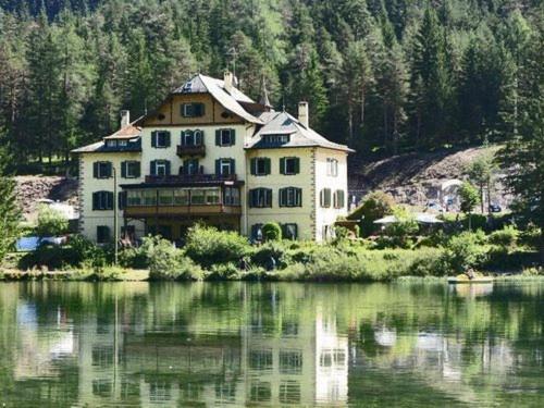 Hotel Baur Am See Dobbiaco Bagian luar foto